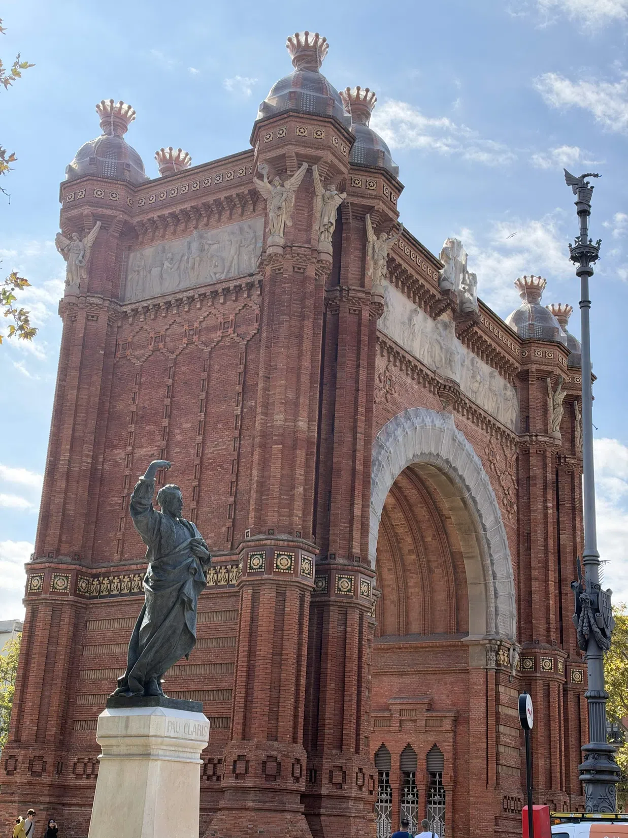 The brick arch at the end of the photographed route   |   12:56