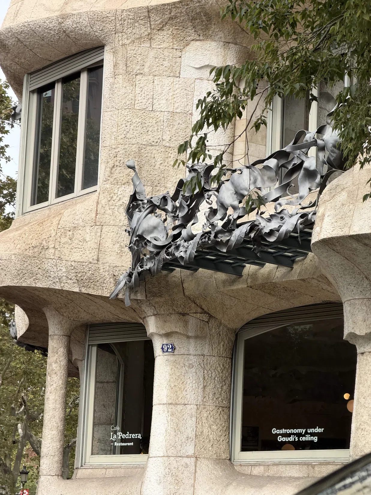 Balconies in sculptural relief · 11:46